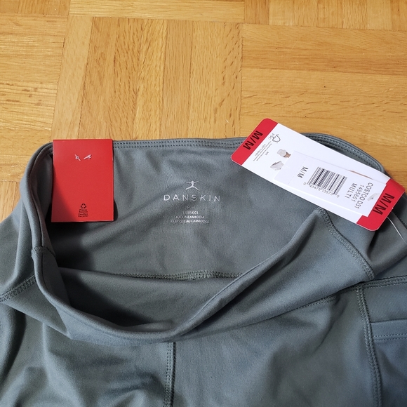 High Rise 7/8 Legging with Pockets - Picture 4 of 4